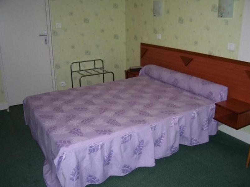 Hotel De L'Agriculture Decize Habitación foto